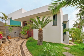 Exterior - Villa "Vivenda Belo Horizonte" with Sea View, Pool & Wi-Fi (Caniço,)