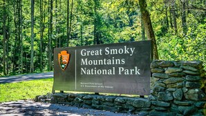 En skylt för nationalparken Great Smoky Mountains.