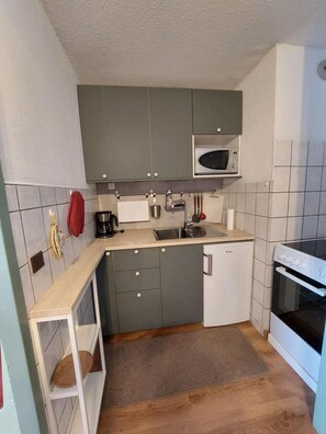 Fridge, microwave, coffee/tea maker