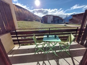 Outdoor dining - 100m from ski slopes, 1st floor, tv, ski locker, 24m², Les 2 Alpes (Les Deux Alpes)