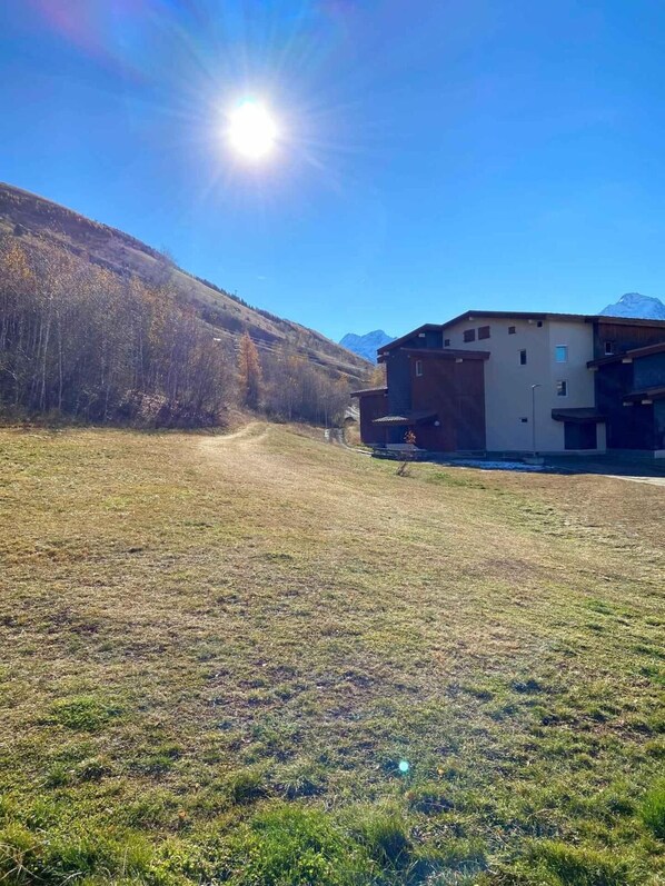 Exterior - 100m from ski slopes, 1st floor, tv, ski locker, 24m², Les 2 Alpes (Les Deux Alpes)
