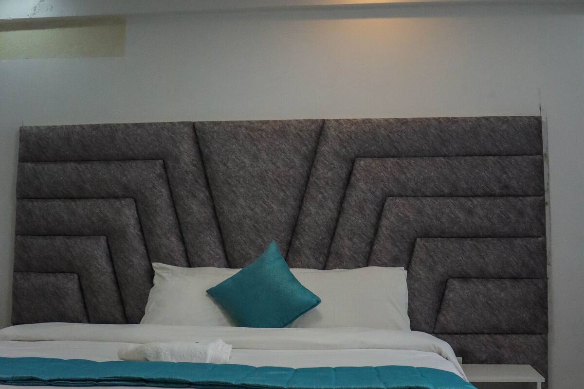 Laptop workspace, free WiFi, bed sheets