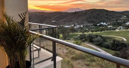 Charming Penthouse, Roof Terrace, Mountain views