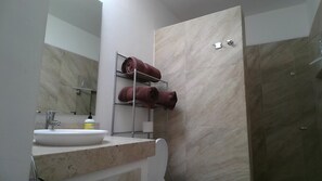 Family Villa | Bathroom | Shower, rainfall showerhead, hair dryer, towels - Luxury Suites Bellas Villas Villa Luna (San Miguel de Allende)