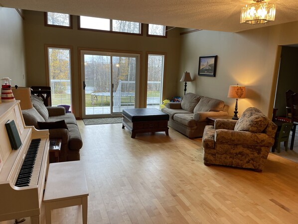 Smart TV, videojuegos y futbolito 