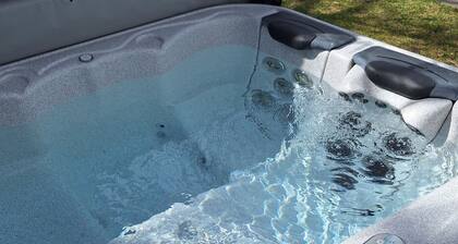 THE GUEST HOUSE with hot tub