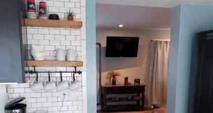 THE GUEST HOUSE with hot tub