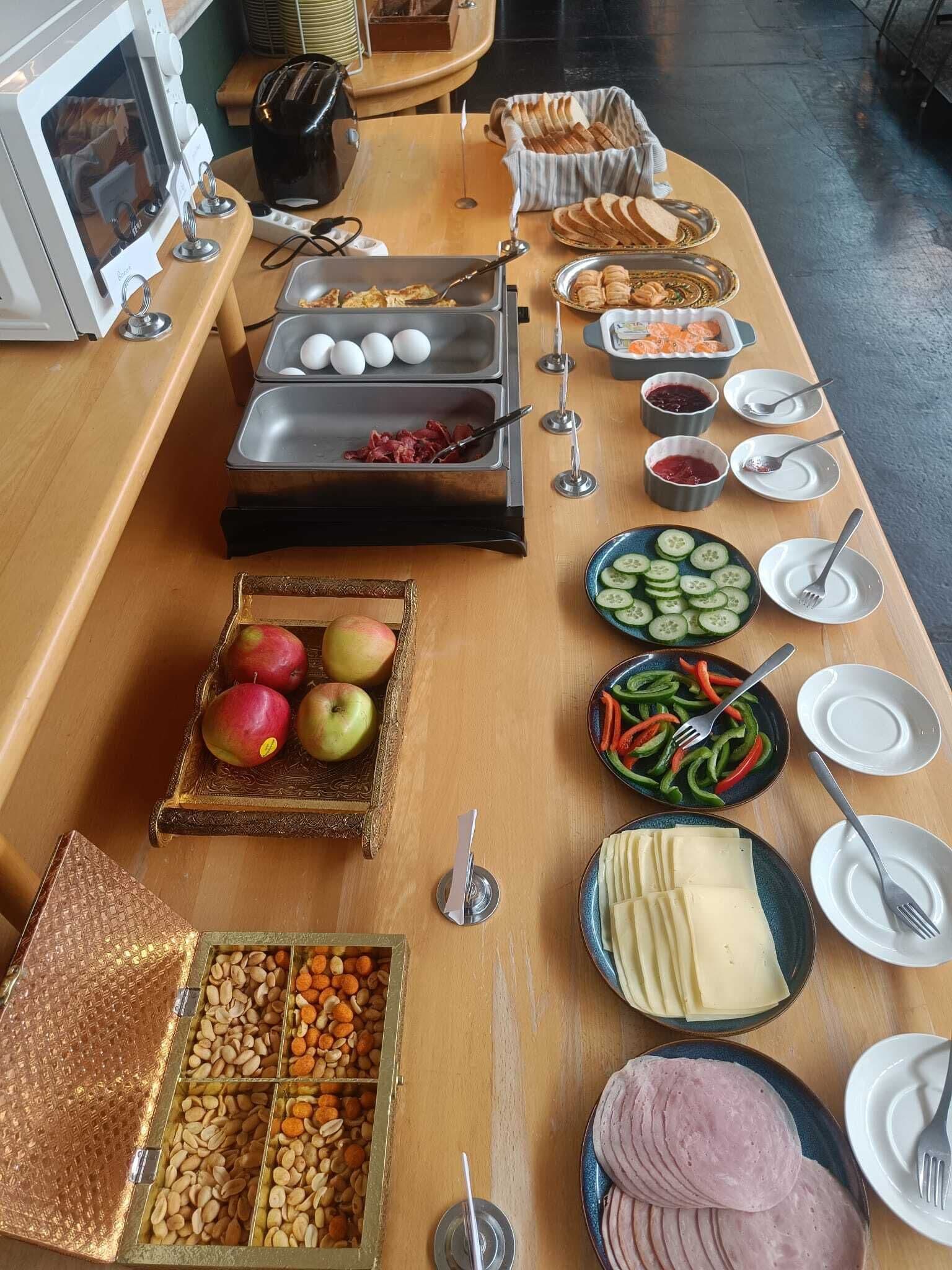 Daily buffet breakfast for a fee