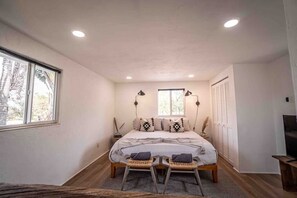 1 habitación, tabla de planchar con plancha, wifi y ropa de cama