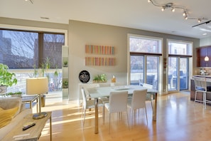Dining - Downtown Condo w/ Rooftop Patio & City Views! (Omaha)