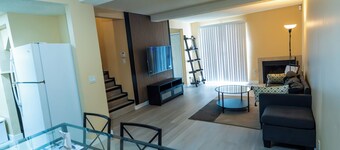 City 2 bedroom townhome with fireplace
