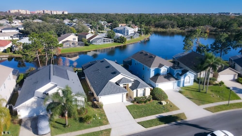 Dream Weaver Villa® - Blooming Alamanda: Lakefront, Pool, Spa, Near Disney