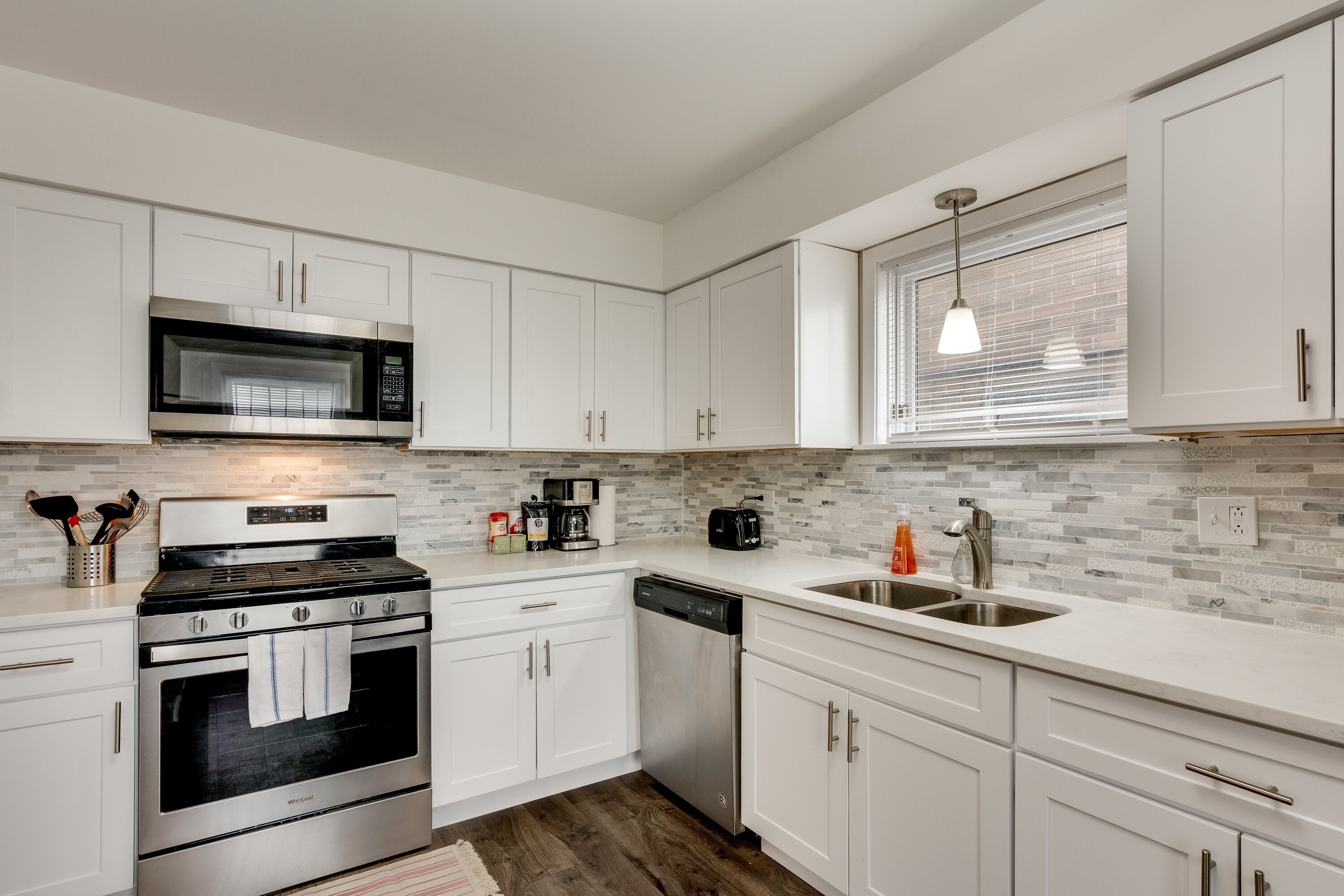 Geladeira, micro-ondas, fogão, lava-louças