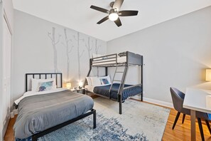 2 quartos, ferros/tábuas de passar roupa, Wi-Fi, roupa de cama