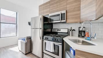 Fridge, microwave, oven, dishwasher