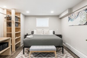 1 habitación, tabla de planchar con plancha, cuna de viaje y wifi 