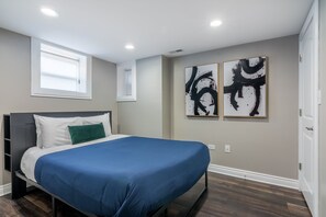 2 bedrooms, iron/ironing board, WiFi, bed sheets