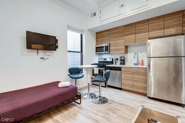 Refrigerador, microondas, horno y lavavajillas 