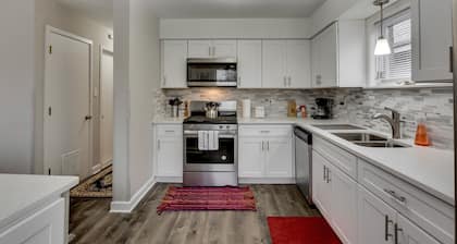 WALK TO THE UNITED CENTER! No Easier Way to See Your Bulls and Blackhawks in Action! by AllSet Turnover