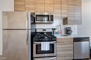 Kühlschrank, Mikrowelle, Ofen, Geschirrspüler