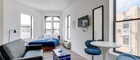 Studio | Living area