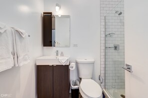 Room | Bathroom | Towels, shampoo - Modern And Cozy Studio - Perfect For A Work Trip Or A Solo Getaway - 747 Lofts Cabin 304 by RedAwning (Chicago)