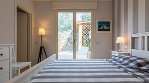 House (2 Bedrooms)