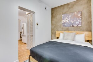 Room - A Lovely Home Away from Home for a Fabulous Windy City Getaway by AllSet Turnover (Chicago)