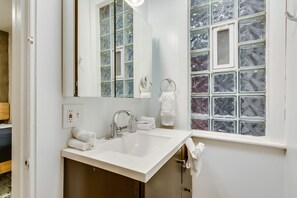 Bathroom - A Lovely Home Away from Home for a Fabulous Windy City Getaway by AllSet Turnover (Chicago)