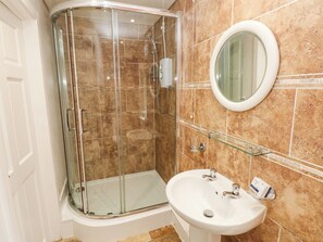 Cottage | Badkamer | Een douche