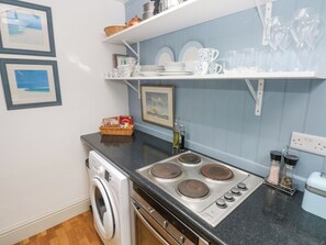 Cottage | Private kitchen | Fridge, electric kettle, toaster, cookware/dishes/utensils