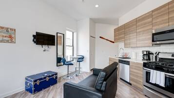 Kjøleskap, mikrobølgeovn, ovn og oppvaskmaskin