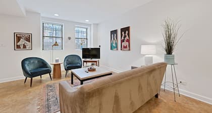 Bucktown Condo Just Two Blocks from the L by AllSet Turnover