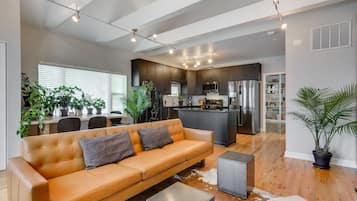 TV, Hulu, streaming services