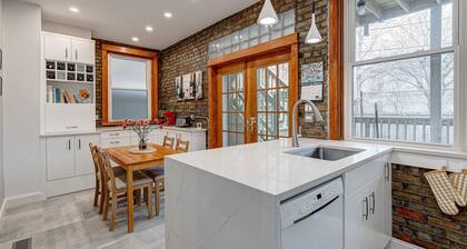 Perfect for Groups! Steps to the Beach and Room for All! Enjoy All Andersonville Has to Offer! by AllSet Turnover
