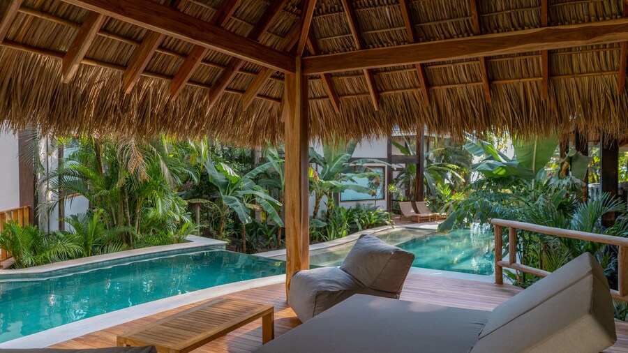 Blue Mist Hotel & Beach Club