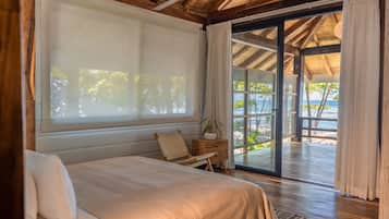 Beach Front Villa | Ropa de cama hipoalergénica y caja de seguridad en la habitación