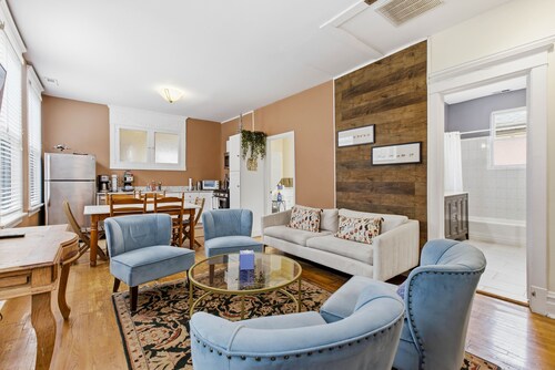 At Home in Andersonville - Close to Foster Beach and the Red Line by AllSet Turnover