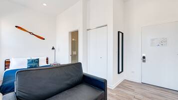 Room | Iron/ironing board, free WiFi