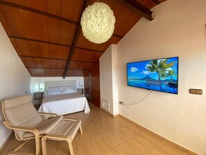 3 bedrooms, in-room safe, iron/ironing board, travel crib