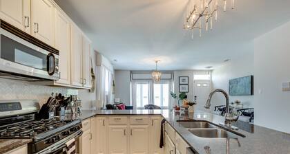 Chi-Town Chill - Get Anywhere in the City from This Perfectly Located Duplex by AllSet Turnover