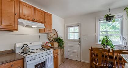 Enjoy Evanston! Slow Down After a Busy Day Sight Seeing - Walking Distance from Public Transportation by AllSet Turnover