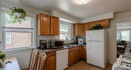 Enjoy Evanston! Slow Down After a Busy Day Sight Seeing - Walking Distance from Public Transportation by AllSet Turnover