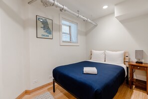 2 habitaciones, tabla de planchar con plancha, cuna de viaje y wifi 