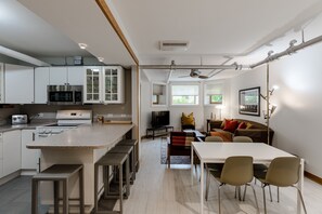 Kjøleskap, mikrobølgeovn, ovn og oppvaskmaskin