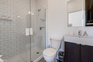 Shower, hair dryer, towels - Cabin 302 by 747 Lofts (Chicago)
