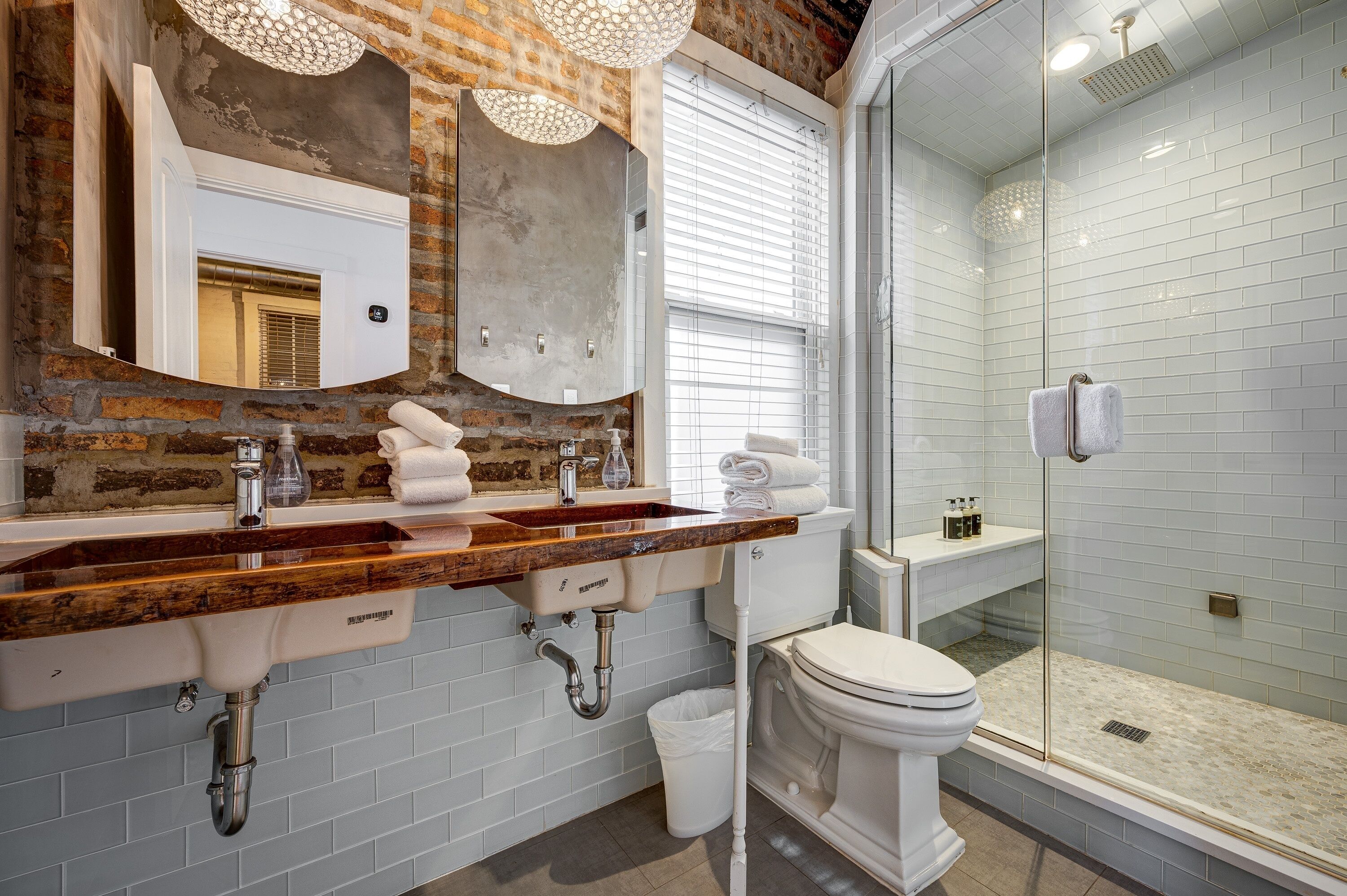 淋浴设施、吹风机、毛巾