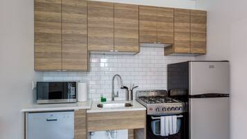 Room | Private kitchen | Fridge, oven, coffee/tea maker, toaster