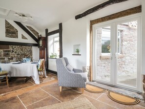 2 habitaciones, decoración personalizada y muebles diferentes 