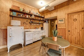 Fridge, microwave, oven, coffee/tea maker